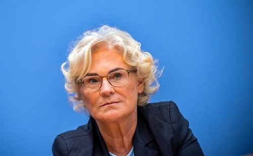 Германы эрх баригчид Бундесверийн нөхцөл байдлын талаар гомдоллов